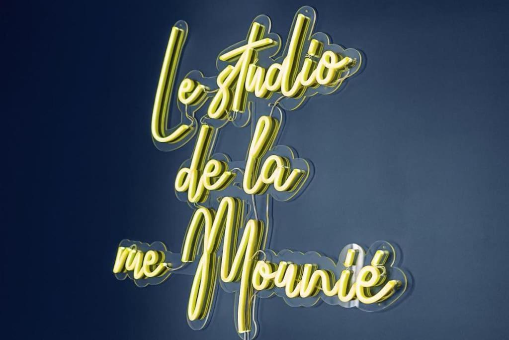 Le De La Rue Mounie